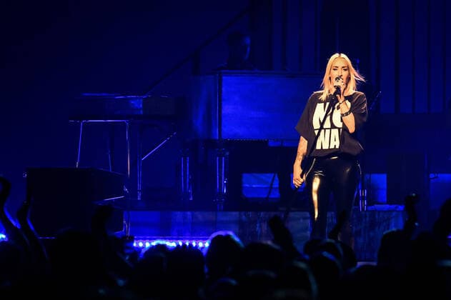 02 04 2022, xlakx, entertaiment music pop, sarah connor emspor, v l singer sarah connor sing at her concert heart power works at the Mercedes Benz Arena Berlin