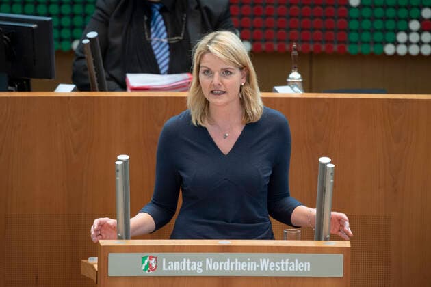 Christina SCHULZE FOECKING, Schulze Föcking, CDU parliamentary group, during her speech TOP 4 Landeskinderschutzgesetz NRW und Anenderung des Kinderbildungsgesetzes, bill of the state government, 169 session of the state parliament of North Rhine-Westphalia, in the state parliament of North Rhine-Westphalia NRW, Duesseldorf on 27 01 2022, Ã