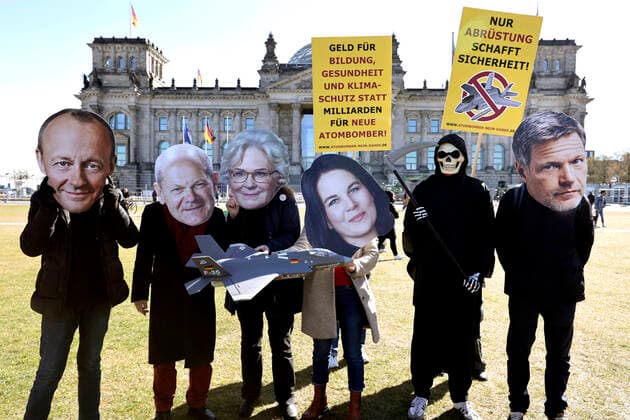Demonstration of the organization International Campaign to Abolish Nuclear weapons ICAN in front of the Reichstag ICAN is against the procurement of new delivery systems, such as the fighter aircraft F 35, for the US nuclear weapons in Germany The demonstration runs under the motto ãAtombomber, Nein DankeÒ DEU, Berlin, 11 04 2022
