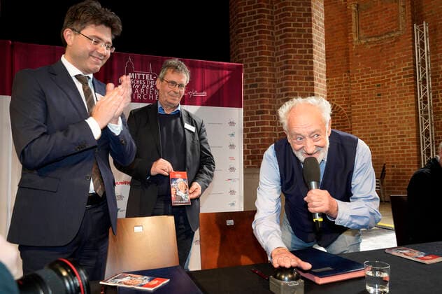 Robert Reck, Ralf Schönemann and Dieter Hallervorden at the press conference for the opening of the Central German Theater in the Marienkirche Dessau in the Marienkirche Dessau, 11 04 2022 Foto:xT.xBartillax xFuturexImage