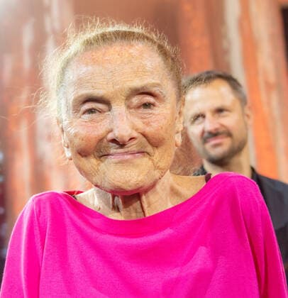 20220423 Kurier Romy Gala 2022 WIEN, OESTERREICH - 23. APRIL: Preistraegerin der Kurier Platin-Romy 2022 fuer ihr Lebenswerk Erni Mangold bei der Verleihung des deutschsprachigen Film- und Fernseh-Preises, die 33. Kurier Romy Gala 2022 im Festsaal der Wiener Hofburg am 23. April 2022 in Wien, Oesterreich. 220423_SEPA_17_028 Copyright: xIsabellexOuvrardx SEPAxMedia