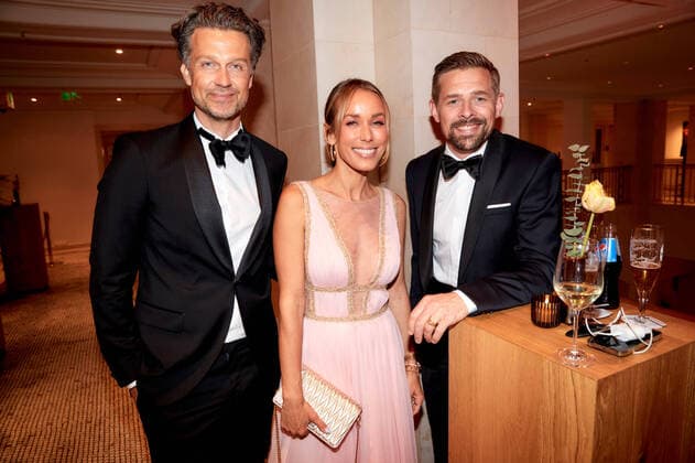 Federal Press Ball at the Hotel Adlon in Berlin Annemarie Carpendale with husband Wayne Carpendale and Klaas Heufer Umlauf at the Federal Press Ball at the Hotel Adlon Kempinski in Berlin Copyright: xEventpressxGolejewskix