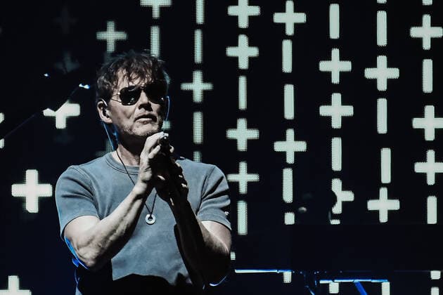 11 05 2022, xlakx, Entertaiment music pop, a ha emspor, v l The Norwegian band a ha around singer Morten Harket M performs in the Mercedes Benz Arena on tour Germany play hunting high and low Berlin