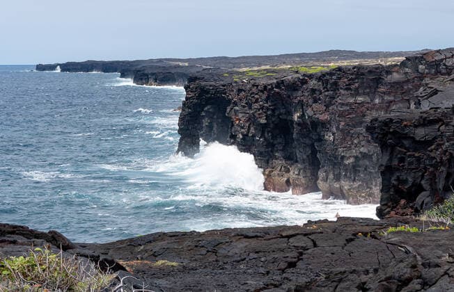 Big Island USA, Hawaii, Big Island, Vacation impressions and sights, 21 05 2022 Through the Volcanoes National Park in the southeast of Big Island the Holei Sea Arch directly on the Pacific coast with exclusively lava rock USA, Hawaii, Big Island, Vacation impressions and sights, 21 05 2022 Copyright: xEibnerxPressefotox xHeikexFeinerx EP_HFR