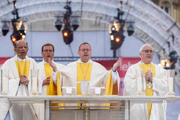 From left Oswald Gracias Archbishop of Mumbai , Deaco