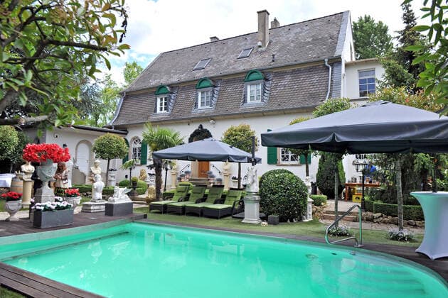 Birthday Garden Party at ChÃ¢teau POMPÖÖS Star designer Harald Glööckler on the occasion of his birthday garden party on 30 05 2022 at ChÃ¢teau POMPÖÖS Kirchheim Weinstraße 20220530MWI17738