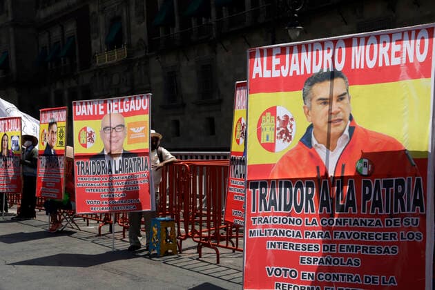 June 4, 2022, Mexico City, Mexico City, Mexico: Outside the National Palace, members of the organization Organized Users in Civil Disobedience display photographs of legislators who voted against the electricity reform. On Jun 4, 2022 In Mexico City, Mexico. Mexico City Mexico - ZUMAe321 20220604_zia_e321_037 Copyright: xLuisxBarronx xEyepixxGroupx
