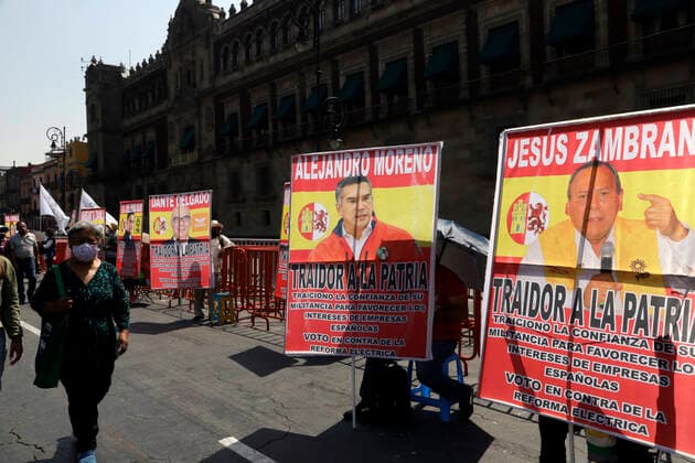June 4, 2022, Mexico City, Mexico City, Mexico: Outside the National Palace, members of the organization Organized Users in Civil Disobedience display photographs of legislators who voted against the electricity reform. On Jun 4, 2022 In Mexico City, Mexico. Mexico City Mexico - ZUMAe321 20220604_zia_e321_038 Copyright: xLuisxBarronx xEyepixxGroupx