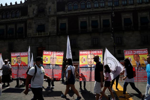 June 4, 2022, Mexico City, Mexico City, Mexico: Outside the National Palace, members of the organization Organized Users in Civil Disobedience display photographs of legislators who voted against the electricity reform. On Jun 4, 2022 In Mexico City, Mexico. Mexico City Mexico - ZUMAe321 20220604_zia_e321_039 Copyright: xLuisxBarronx xEyepixxGroupx
