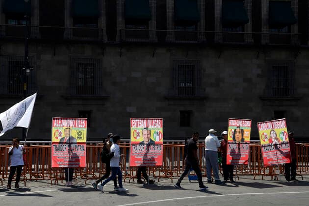 June 4, 2022, Mexico City, Mexico City, Mexico: Outside the National Palace, members of the organization Organized Users in Civil Disobedience display photographs of legislators who voted against the electricity reform. On Jun 4, 2022 In Mexico City, Mexico. Mexico City Mexico - ZUMAe321 20220604_zia_e321_041 Copyright: xLuisxBarronx xEyepixxGroupx