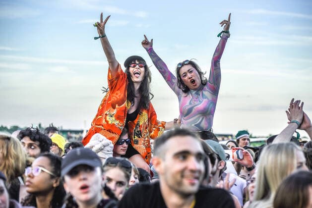 12 06 2022, xlakx, entertainment music, Tempelhof Sounds 2022 emspor, v l two female fans on the shoulders at The Strokes on the MainStage stage during theTempelhof Sounds 2022 Day 3 at the former airport grounds Tempelhof in Berlin Berlin