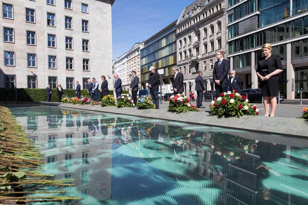 Silent commemoration with wreath-laying by, among others, the Governing Mayor of Berlin, Franziska Giffey, on the 69th anniversary of the popular uprising of 17 June 1953 at the ground monument on the square of the popular uprising of 1953 Berlin, 17 06 2022 Foto:xB.xKriemannx xFuturexImage