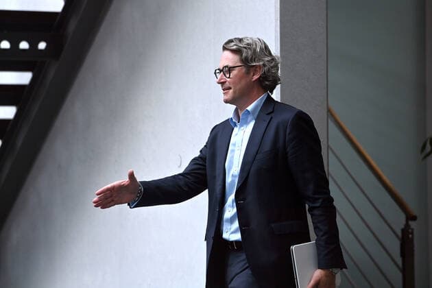 Andreas SCHEUER gesture, single image,cropped single subject,half figure,half figure press conference following the board meeting of the CSU Praesidium in the CSU Landesleitung in Munich on 20 06 2022