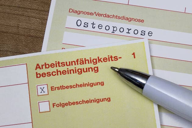 Certificate of incapacity for work and diagnosis Certificate of incapacity for work and diagnosis, 20 06 2022, Borkwalde, Brandenburg, Under a certificate of incapacity for work lies the diagnosis of osteoporosis.