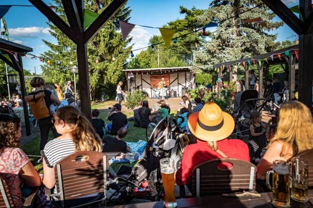 Berlin Pankow OT Prenzlauer Berg Fete de la Musique in Bornholmer Gärten , Bornholm 125 21 06 2022 Berlin