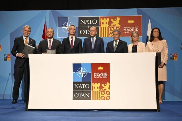 Turkey agrees to back Sweden s and Finland s application for NATO membership at the NATO summit in Madrid From left Finnish Foreign Minister Pekka Haavisto, Turkish Foreign Minister Mevlüt Çavusoglu, NATO Secretary General Jens Stoltenberg, Turkish President Recep Tayyip Erdogan, Finnish Pre  Copyright: xHenrikxMontgomery TTx SWEDEN-FINLAND TURKEY NATO SUMMIT