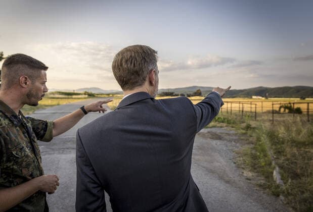 Christian Lindner FDP , Federal Minister of Finance, visits German soldiers at NATO base Sliac in Slovakia Here is the 1 squadron PATRIOT stationed Sliac Slovakia Copyright: xThomasxKoehlerx