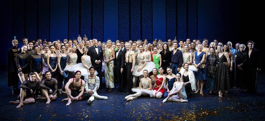 2022 06 30 22 53 57 AMSTERDAM King Willem Alexander and Queen Maxima with dancers on stage during their visit in honor of the sixtieth anniversary of Dutch National Ballet For Dutch National Ballet, the 2021 2022 season is partly dominated by birthdays The company will  Copyright: xx x451178882x originalFilename: 451178882.jpg