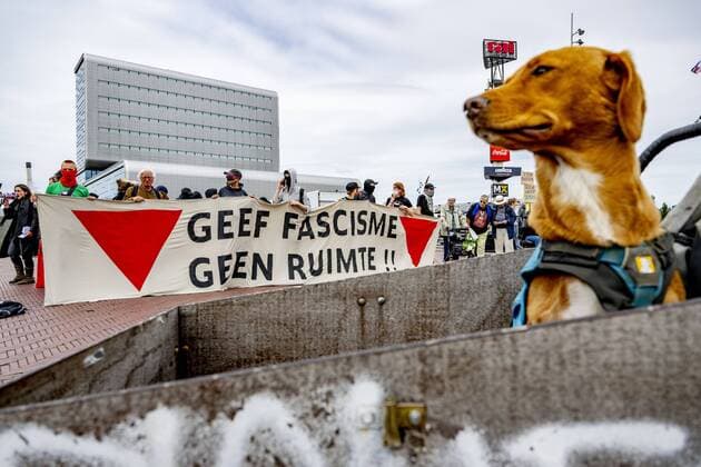 2022 07 10 13 14 06 AMSTERDAM Protesters demonstrate in advance a symposium of Forum for Democracy about the war in Ukraine The party has invited various speakers from home and abroad for the conference ANP ROBIN UTRECHT netherlands out belgium out  Copyright: xx x451587170x originalFilename: 451587170.jpg