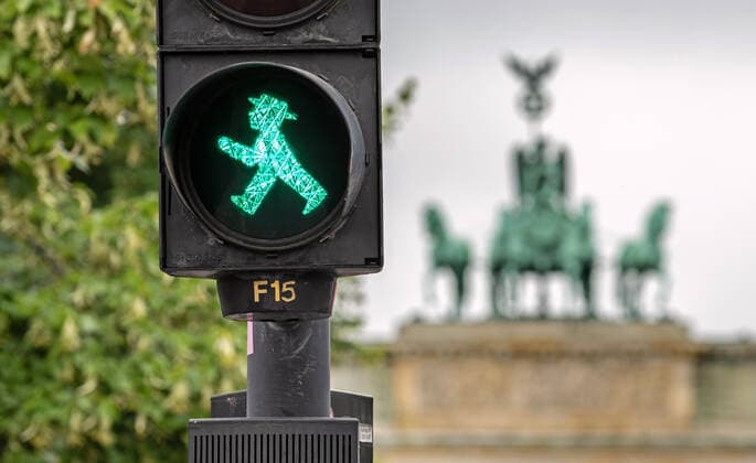GDR traffic light man in front of the Brandenburg Gate, traffic light green, Berlin, 9 July 2022 Germany, Berlin, 9 July 2022, GDR traffic light man in front of the Brandenburg Gate, Quadriga, green pedestrian traffic light, green light, the figure of the East traffic light man was designed by Karl Peglau, traffic light man and Quadriga are two Berlin symbols, traffic light construction