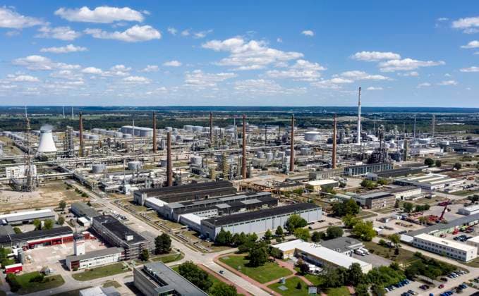 PCK Refinery Schwedt Schwedt, 14 07 2022 Aerial view PCK Raffinerie GmbH in Schwedt The PCK refinery in Schwedt is supplied with crude oil from Russia via the Freundschaft pipeline The PCK refinery in Schwedt could be converted in the long term to produce climate-neutral kerosene Schwedt Brandenburg Germany