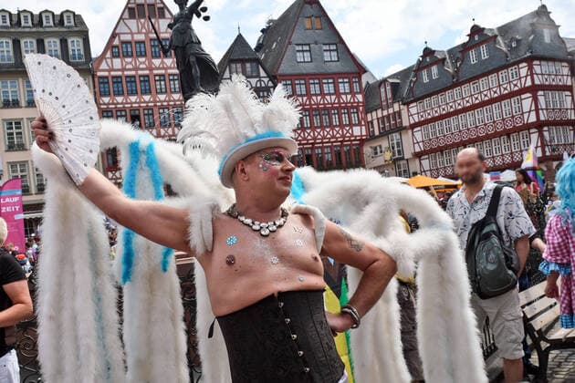 16 07 2022, Frankfurt am Main, DEU, Under the motto 30 years of CSD and not a bit quieter, the Christopher Street Day Parade moves through Frankfurt again on Saturday after a two-year break due to the pandemic