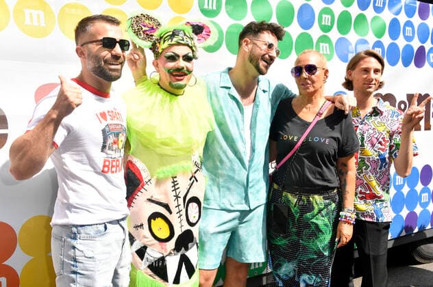 Rafi Rachek, Bambi Mercury, Alexander Schäfer, Natascha Ochsenknecht and guest in front of the M M s truck at the 44 Christopher Street Day Parade 2022 under the motto United in Love Against Hate, War and Discrimination from Spittelmarkt on a good seven kilometers via Potsdamer Platz and Potsdamer Straße to Nollendorfplatz, from there on t Foto:xN.xKubelkax xFuturexImage