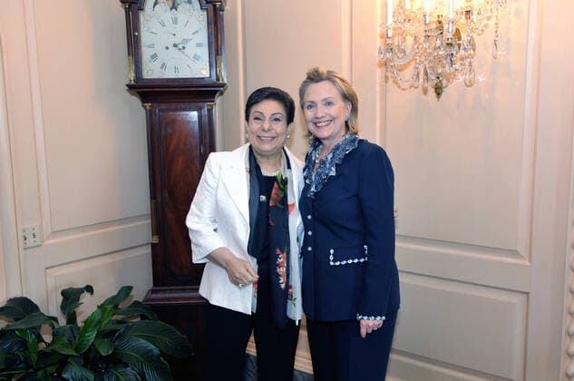 U.S. Secretary of State Hillary Rodham Clinton poses for a photo with PLO Executive Committee Member Hanan Ashrawi at the U.S. Department of State in Washington, D.C., on July 8, 2010. Copyright: xpiemagsx deptofstpie23052022-1759 !ACHTUNG AUFNAHMEDATUM GESCHÄTZT!