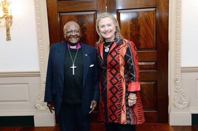 U.S. Secretary of State Hillary Rodham Clinton meets with Archbishop Desmond Tutu at the U.S. Department of State in Washington, D.C., October 10, 2012. Copyright: xpiemagsx deptofstpie23052022-4309 !ACHTUNG AUFNAHMEDATUM GESCHÄTZT!