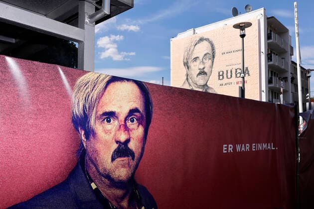 In honor of the film and series character Buba, already known from How to sell drugs online almost was made a larger-than-life Buba Mural The largest tattoo in the world consisting of rags sewn together and tattooed artificial skin For the launch of the feature film Buba with Bjarne Mädel in the title role on Netflix it was unveiled in Ehrenfeld Cologne, Copyright: xChristophxHardtx