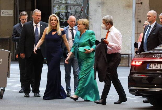 Angela MERKEL at the Salzburg Festival Salzburg, 04 08 2022 Angela MERKEL at the Salzburg Festival Premiere of Il barbiere di Siviglia