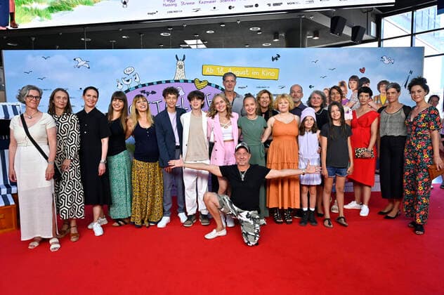 Cast and crew at the premiere of the feature film Mein Lotta Leben Alles Tschaka mit Alpaka at the Cinedom Cologne, 13 08 2022 Foto:xD.xAnoraganingrumx xFuturexImage