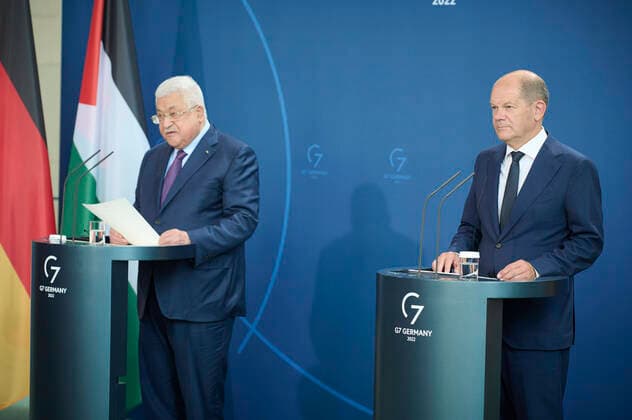 Olaf Scholz meets Mahmoud Abbas in Berlin German Chancellor Olaf Scholz SPD and Mahmoud Abbas President of the Palestinian Authority during the joint press conference on 16 08 2022 at the Federal Chancellery in Berlin Berlin Federal Chancellery Berlin Germany