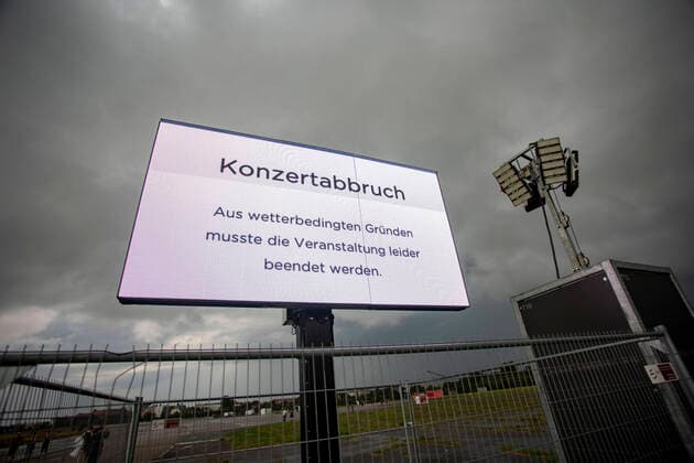 Concert cancellation the doctors due to a severe thunderstorm, Due to an approaching thunderstorm, the concert was canceled by the doctors on the Tempelhofer field ¨Already arrived guests left the event site calmly and orderly By loudspeaker announcements