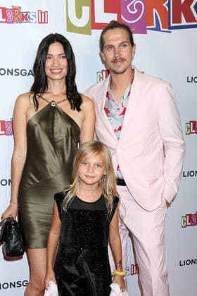 August 24, 2022, Los Angeles, CA, USA: LOS ANGELES - AUG 24: Jordan Monsato,Logan Mewes, Jason Mewes at the Clerks III Premiere at TCL Chinese Theater on August 24, 2022 in Los Angeles, CA Los Angeles USA - ZUMAb170 20220824_zap_b170_015 Copyright: xKayxBlakex