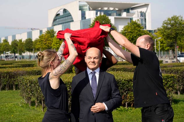Unveiling of the Madame Tussauds wax figure of Olaf Scholz on the Platz der Republik between the Federal Chancellery and the Reichstag building Berlin, 07 09 2022 Foto:xT.xBartillax xFuturexImage