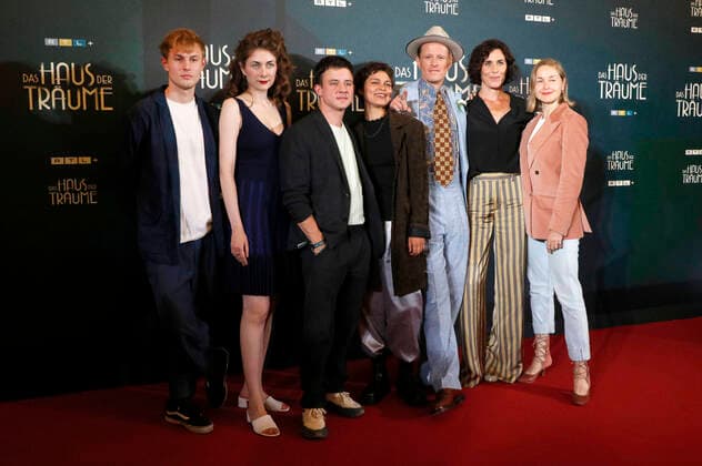 Ludwig Simon, Amy Benkenstein, Paul Zichner, Naemi Florez, Alexander Scheer, Nina Kunzendorf and Valery Cheplanova at the premiere of the RTL TV series Das Haus der Träume at Kino International Berlin, 12 09 2022 Foto:xA.xBuggex xFuturexImage