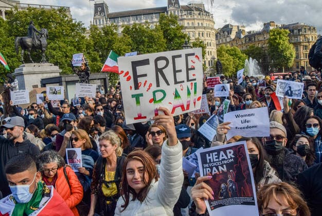 September 24, 2022, London, United Kingdom: A protester holds a Free Iran placard during the demonstration. Thousands of Iranians and other protesters gathered in Trafalgar Square in response to the death of Mahsa Amini, who died in police custody in Iran after being detained for allegedly not wearing a head scarf (hijab) properly in public. London United Kingdom - ZUMAs197 20220924_zaa_s197_216 Copyright: xVukxValcicx