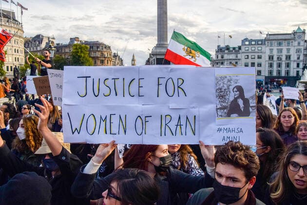 September 24, 2022, London, United Kingdom: A protester holds a placard which states Justice for women of Iran during the demonstration. Thousands of Iranians and other protesters gathered in Trafalgar Square in response to the death of Mahsa Amini, who died in police custody in Iran after being detained for allegedly not wearing a head scarf (hijab) properly in public. London United Kingdom - ZUMAs197 20220924_zaa_s197_218 Copyright: xVukxValcicx