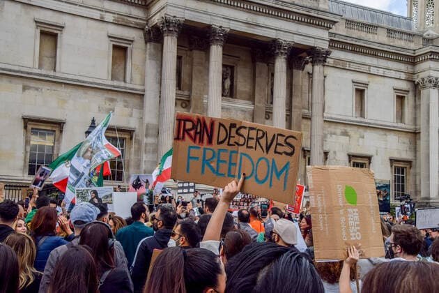 September 24, 2022, London, United Kingdom: A protester holds a placard which states Iran deserves freedom during the demonstration. Thousands of Iranians and other protesters gathered in Trafalgar Square in response to the death of Mahsa Amini, who died in police custody in Iran after being detained for allegedly not wearing a head scarf (hijab) properly in public. London United Kingdom - ZUMAs197 20220924_zaa_s197_224 Copyright: xVukxValcicx