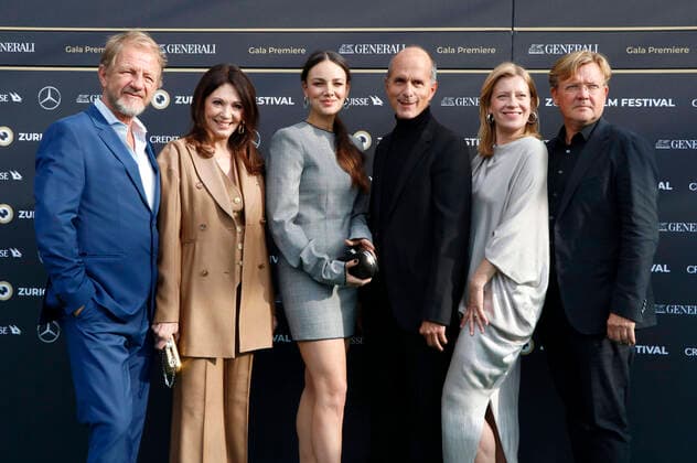 Sönke Wortmann, Iris Berben, Janina Uhse, Christoph Maria Herbst, Caroline Peters and Justus von Dohnanyi at the premiere of the feature film Der Nachname at the 18 Zurich Film Festival 2022 at the Kongresshaus Zurich Zurich, 24 09 2022 Foto:xA.xBuggex xFuturexImage