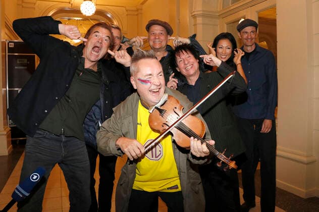 Nigel Kennedy and Die Toten Hosen with Esther Kim at the European Culture Award 2022 in the Tonhalle Zurich Zurich, 24 09 2022 Foto:xA.xBuggex xFuturexImage
