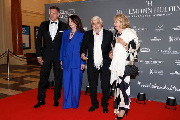 Iris Berben with partner Heiko Kiesow and Mario Adorf with wife Monique Faye at the award ceremony of the European Culture Award 2022 in the Tonhalle Zurich Zurich, 24 09 2022 Foto:xA.xBuggex xFuturexImage