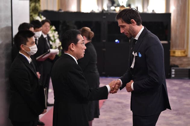 September 27, 2022, Tokyo, Japan: Japan s Prime Minister Fumio Kishida (front L) welcomes the Deputy Prime Minister and Foreign Minister of Netherlands Wopke Hoekstra (R) before a reception at the Asakasa State Guest House in Tokyo on September 27, 2022, following the state funeral for Japan s former prime minister Shinzo Abe. Tokyo Japan - ZUMAz114 20220927_zih_z114_298 Copyright: xPOOLx