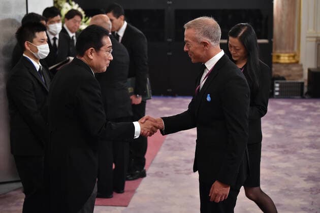 September 27, 2022, Tokyo, Japan: Japan s Prime Minister Fumio Kishida (front L) welcomes president of Spain s Senate, Ander Gil (R), before a reception at the Asakasa State Guest House in Tokyo on September 27, 2022, following the state funeral for Japan s former prime minister Shinzo Abe. Tokyo Japan - ZUMAz114 20220927_zih_z114_299 Copyright: xPOOLx