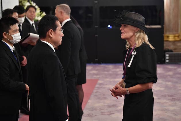 September 27, 2022, Tokyo, Japan: Japan s Prime Minister Fumio Kishida (front L) welcomes Sweden s Foreign Trade and Nordic Affairs Minister Anna Hallberg before a reception at the Asakasa State Guest House in Tokyo on September 27, 2022, following the state funeral for Japan s former prime minister Shinzo Abe. Tokyo Japan - ZUMAz114 20220927_zih_z114_300 Copyright: xPOOLx