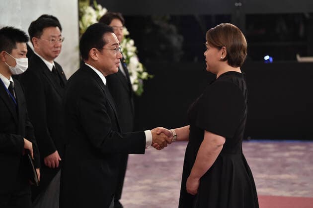 September 27, 2022, Tokyo, Japan: Japan s Prime Minister Fumio Kishida (front L) welcomes Philippines Vice President Sara Duterte before a reception at the Asakasa State Guest House in Tokyo on September 27, 2022, following the state funeral for Japan s former prime minister Shinzo Abe. Tokyo Japan - ZUMAz114 20220927_zih_z114_303 Copyright: xPOOLx