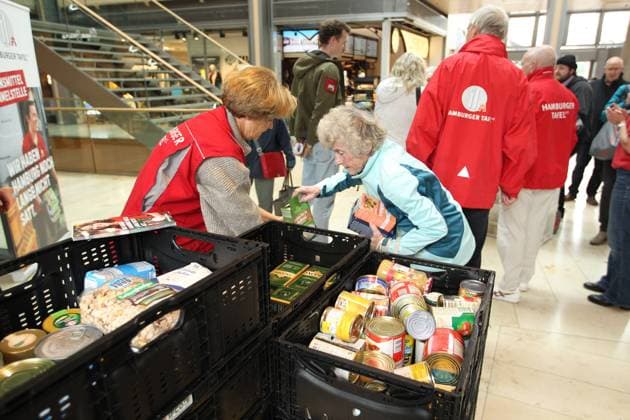 Employees of the Hamburger Tafel collected food donations and hygiene items at noon on Thursday in the Europa Passage shopping center in downtown Hamburg The collection took place at a total of three locations on Thursday The situation at the aid organization has worsened significantly since the