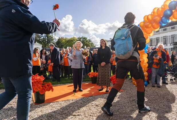 2022 10 08 15 17 48 BAARN Princess Beatrix receives participants in the Oranjepad at Soestdijk Palace The walks are an initiative of the Princess Beatrix Spierfonds and are intended to draw attention to the fight against muscle diseases ANP JEROEN JUMELET netherlands out belgium out  Copyright: xx x455923670x originalFilename: 455923670.jpg