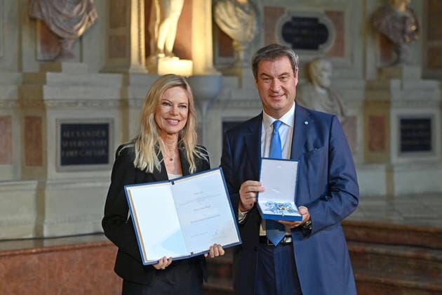 Nina RUGE presenter receives the Bavarian Order of Merit from Markus SOEDER State Premier of Bavaria and CSU Chairman Award of the Bavarian Order of Merit in the Antiquarium of the Munich Residence on 13 10 2022